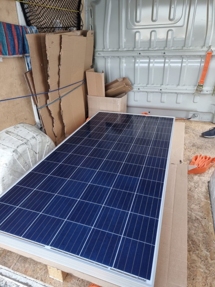 Доставка двух солнечных панелей Yingli Solar YGE YL330P-35b фото 1 — GWS Energy